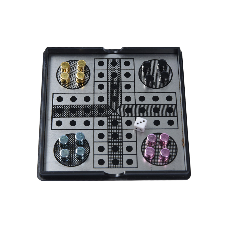 بازی Magnetic Metal Ludo مجموعه ای در جعبه شفاف اکریلیک