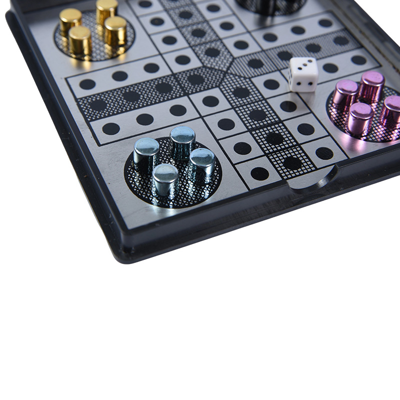 بازی Magnetic Metal Ludo مجموعه ای در جعبه شفاف اکریلیک